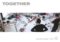 Postkarte together, Vorderseite: Fotografie von Sinter&Kowski (Filmstill)