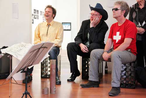 Die Weissenhofer hren zu und freuen sich: Keith, Carl und Bob, Foto: Ren Moritz